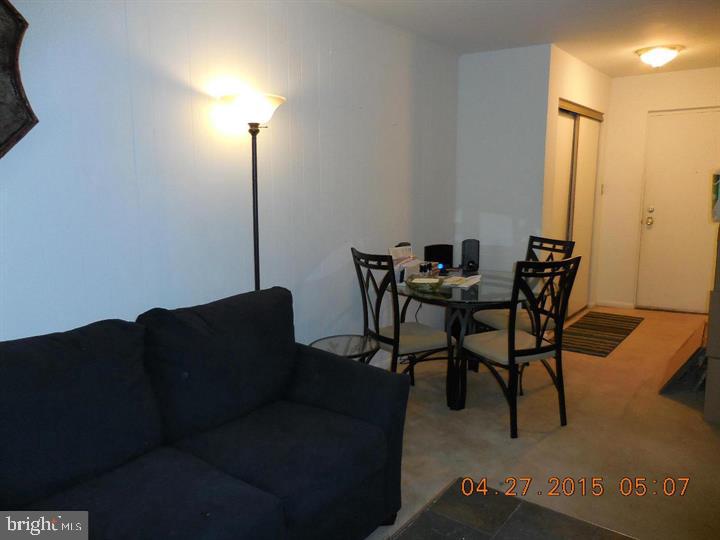 5808 Royal Ridge Drive, Unit L Springfield, VA 22152 - Photo 2 of 15 a living room with furniture and a lamp