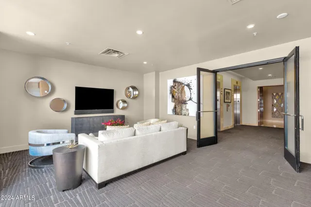$1,180,000 | 15215 North Kierland Boulevard, Unit 436, Scottsdale, AZ 85254