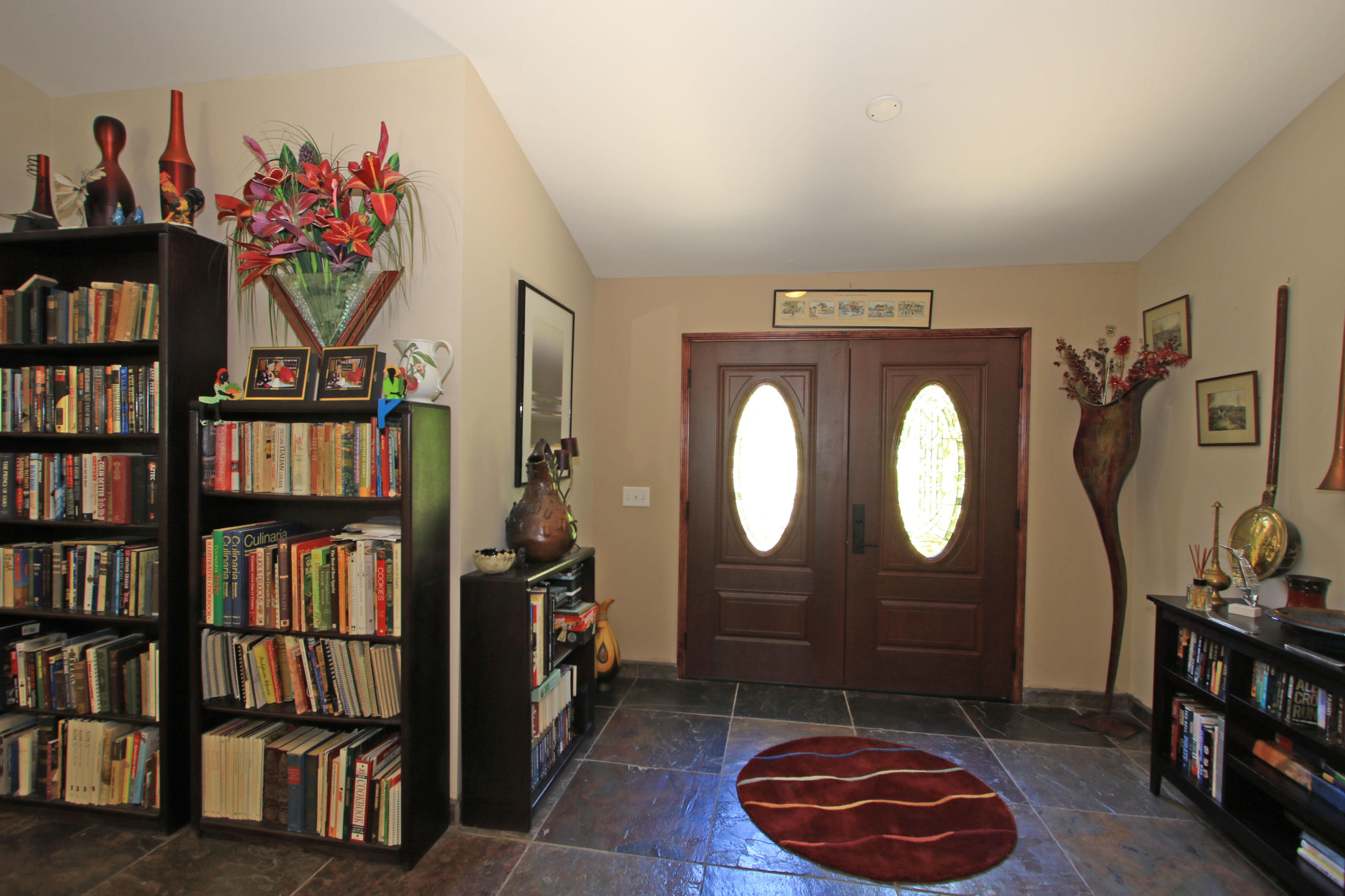39730 Regency Way Palm Desert, CA 92211 - Photo 25 of 35 a living room with furniture and a book shelf
