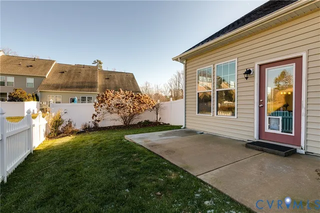 a view of a back yard of the house
