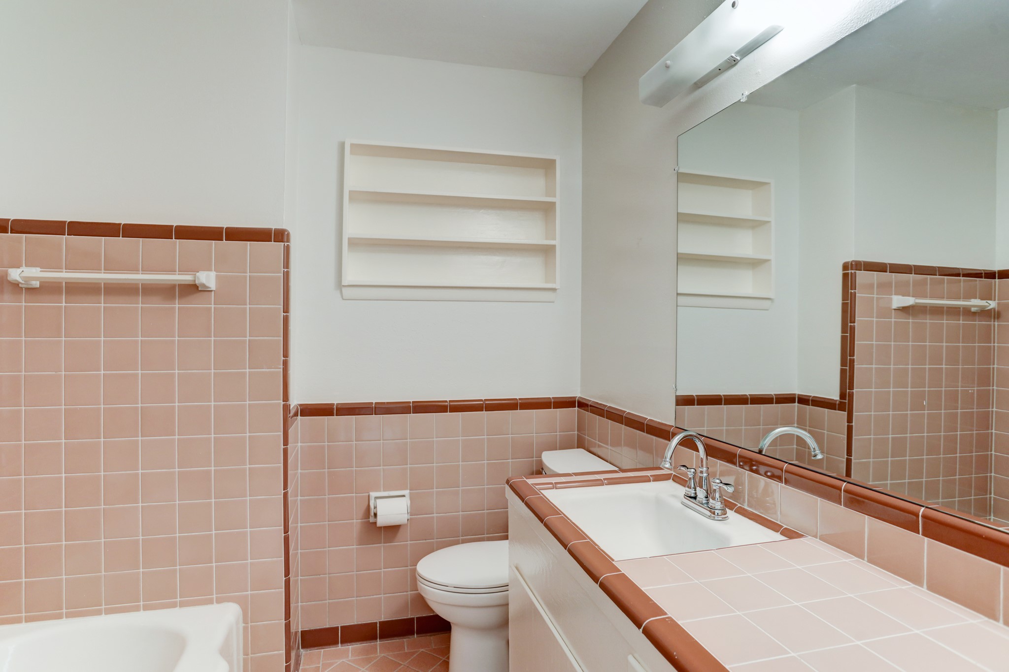 10226 Ivyridge Road Houston, TX 77043 - Photo 18 of 37 Full Bath #2