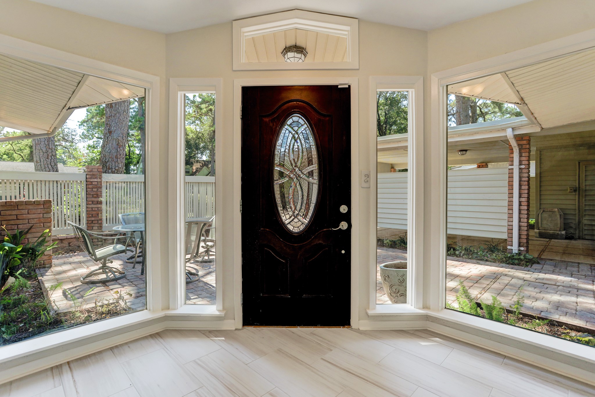 10226 Ivyridge Road Houston, TX 77043 - Photo 4 of 37 Entry foyer