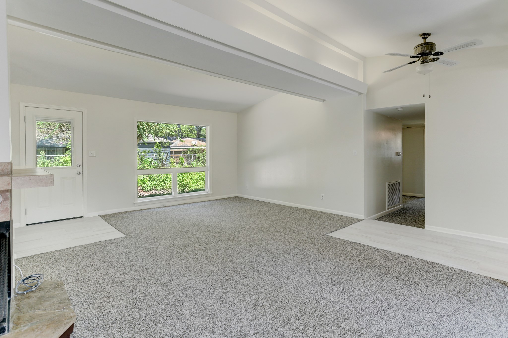 10226 Ivyridge Road Houston, TX 77043 - Photo 8 of 37 Dining area and backyard