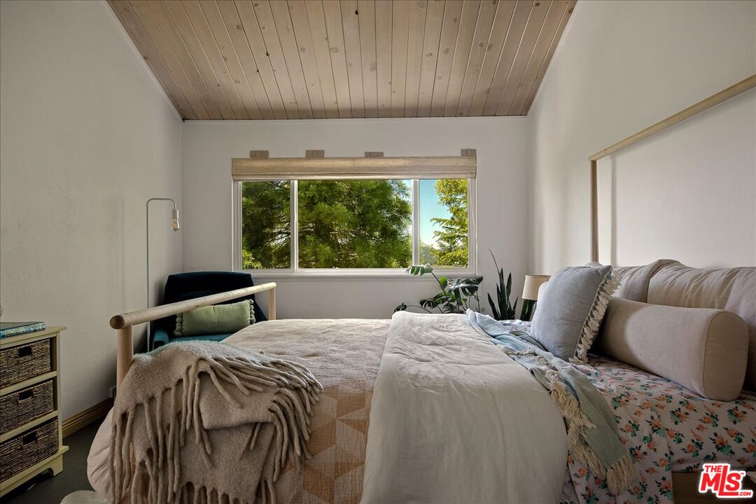 27975 St Bernard Lane Lake Arrowhead, CA 92352 - Photo 32 of 45