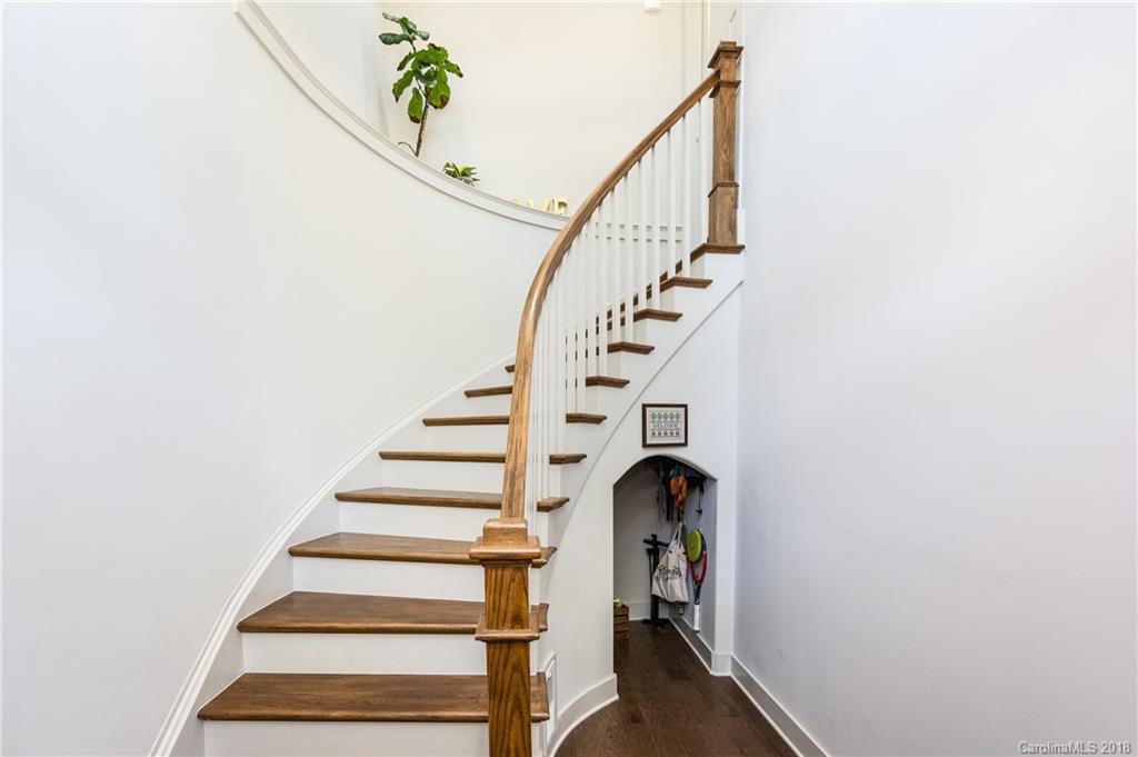 137 Grandin Road, Unit G Charlotte, NC 28208 - Photo 4 of 32 Gallery Image 4