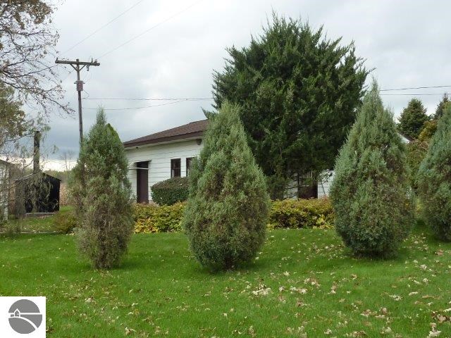 1637 South Geneva Road Shepherd, MI 48883 - Photo 37 of 43 1777719-37.JPG