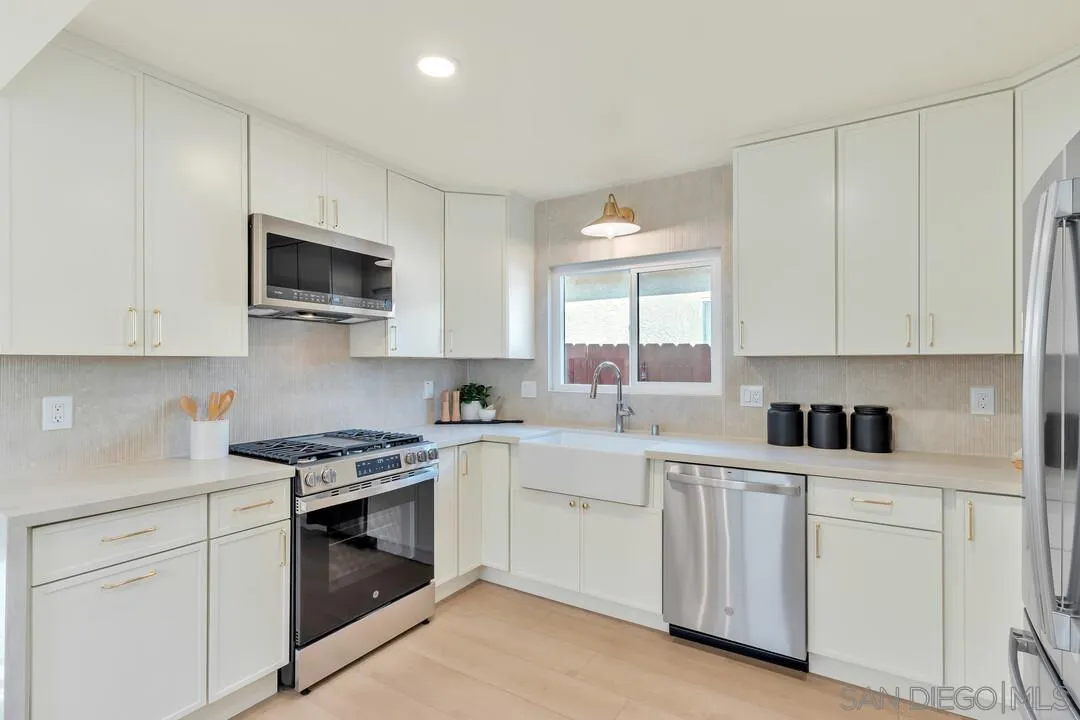 2275 Emerald Street San Diego, CA 92109 - Photo 13 of 42