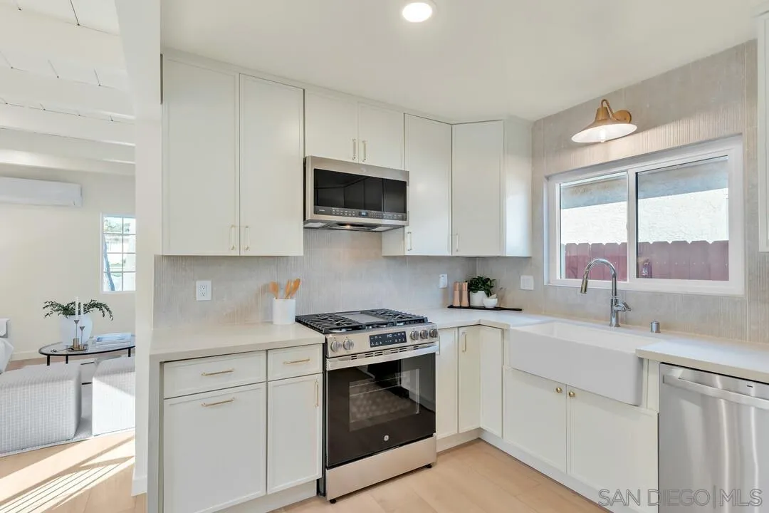 2275 Emerald Street San Diego, CA 92109 - Photo 15 of 42