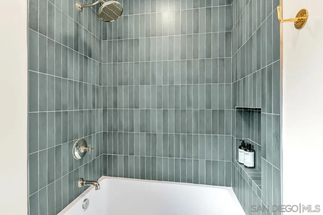 2275 Emerald Street San Diego, CA 92109 - Photo 18 of 42