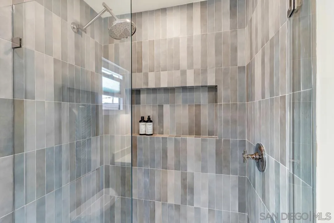 2275 Emerald Street San Diego, CA 92109 - Photo 27 of 42