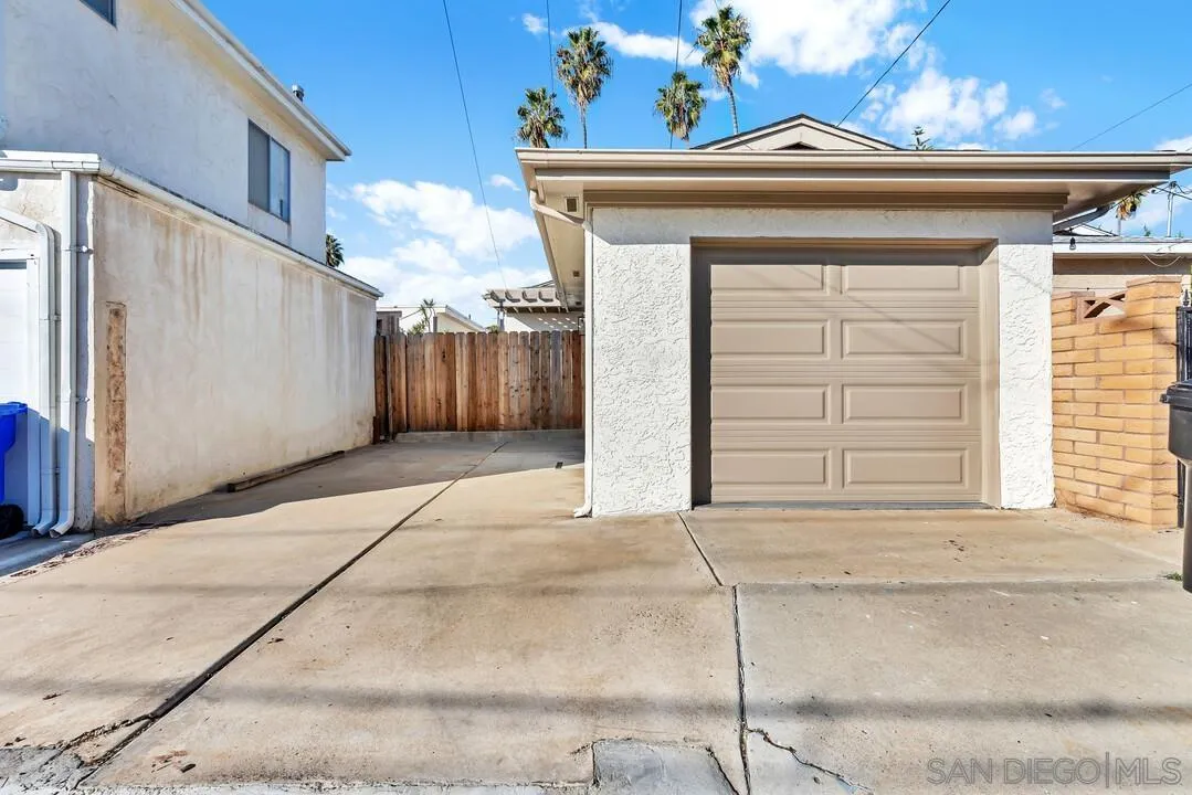 2275 Emerald Street San Diego, CA 92109 - Photo 32 of 42