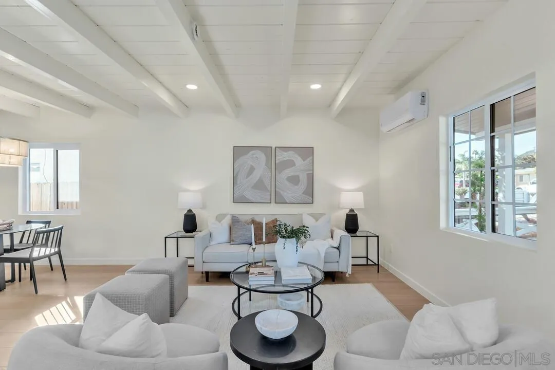 2275 Emerald Street San Diego, CA 92109 - Photo 6 of 42