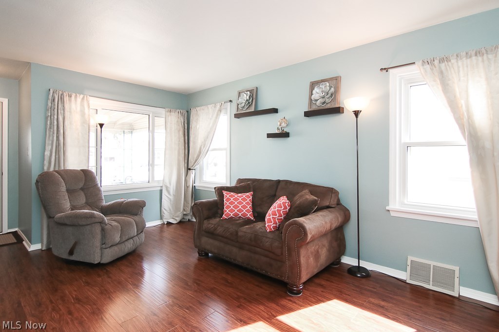 1215 Hillsdale Road Parma, OH 44134 - Photo 5 of 26