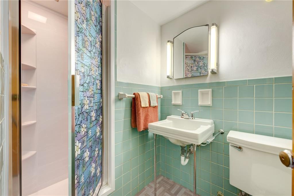 1362 Craigview Drive Pittsburgh, PA 15243 - Photo 17 of 21