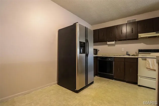 $79,900 | 2781 Blackforest Drive, Unit C, St. Louis, MO 63129