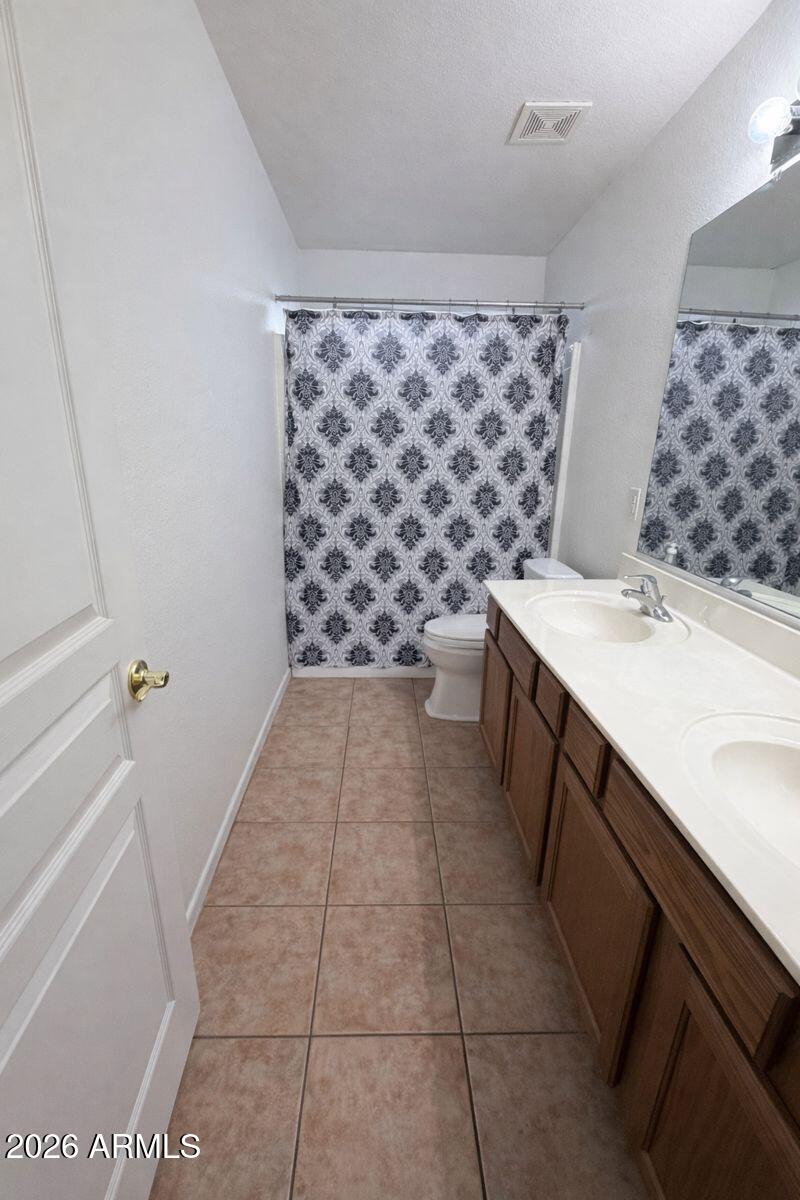 2133 South Nielson Street Gilbert, AZ 85295 - Photo 14 of 17 Bathroom 1