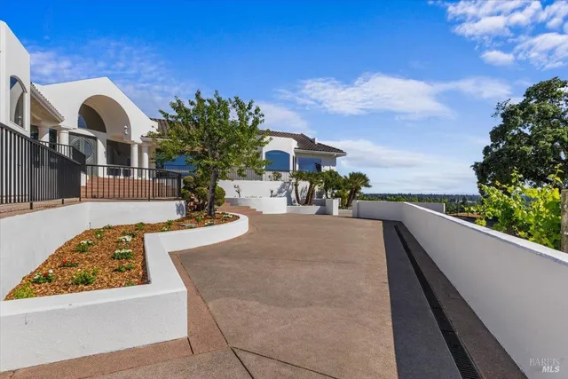 $3,750,000 | 4076-4080 Old Redwood Highway, Santa Rosa, CA 95403