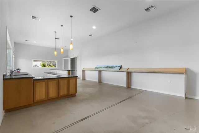 $3,750,000 | 4076-4080 Old Redwood Highway, Santa Rosa, CA 95403