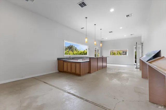 $3,750,000 | 4076-4080 Old Redwood Highway, Santa Rosa, CA 95403