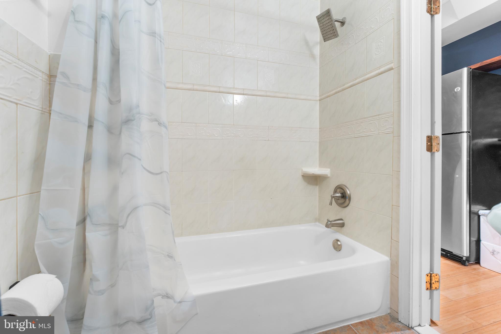 550 Hobart Place Northwest, Unit 1 Washington, DC 20001 - Photo 16 of 22 a bathroom with a bathtub and a toilet