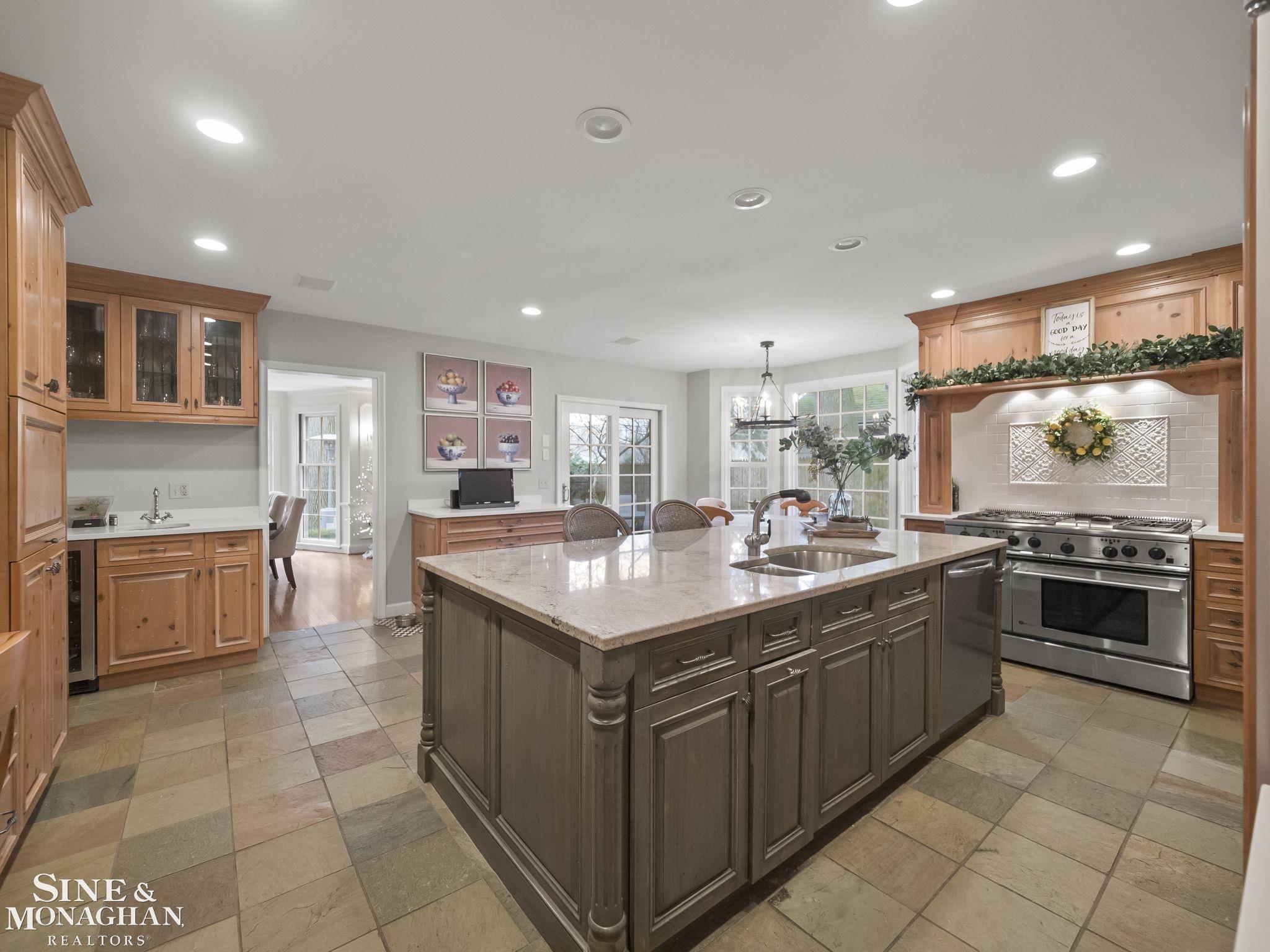 277 Cloverly Road Grosse Pointe, MI 48236 - Photo 6 of 46 Spacious Kitchen