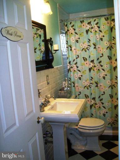 8207 North Boundary Road Dundalk, MD 21222 - Photo 18 of 30 Bath #1