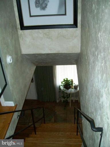 8207 North Boundary Road Dundalk, MD 21222 - Photo 19 of 30 Staircase