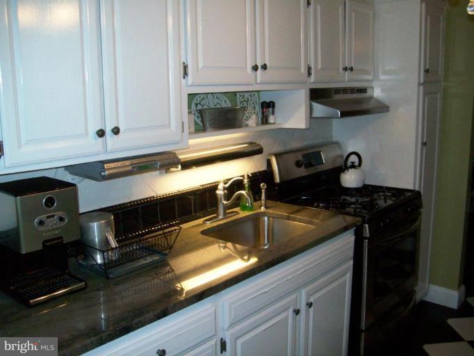 8207 North Boundary Road Dundalk, MD 21222 - Photo 5 of 30 Kitchen