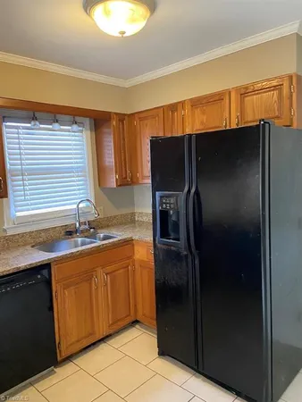 $1,800 | 4 Holdsworth Court, Greensboro, NC 27455