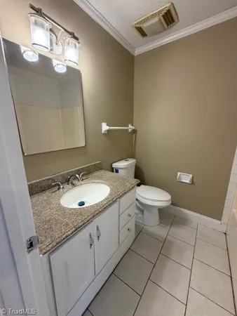 $1,800 | 4 Holdsworth Court, Greensboro, NC 27455