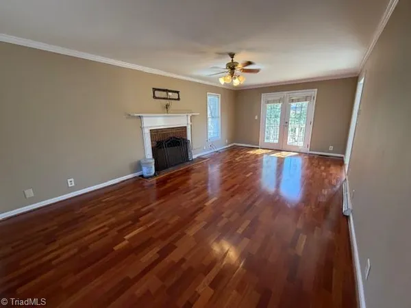 $1,800 | 4 Holdsworth Court, Greensboro, NC 27455