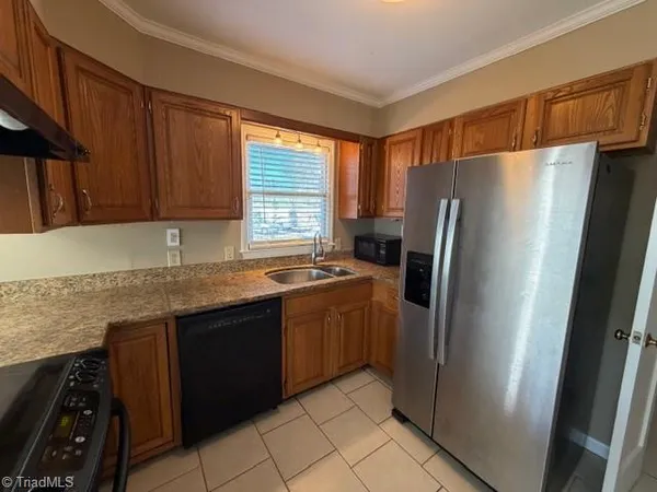 $1,800 | 4 Holdsworth Court, Greensboro, NC 27455
