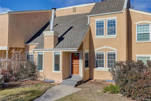 a front view of house with yard