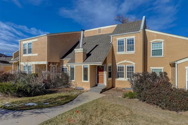 a picture of a very nice looking building