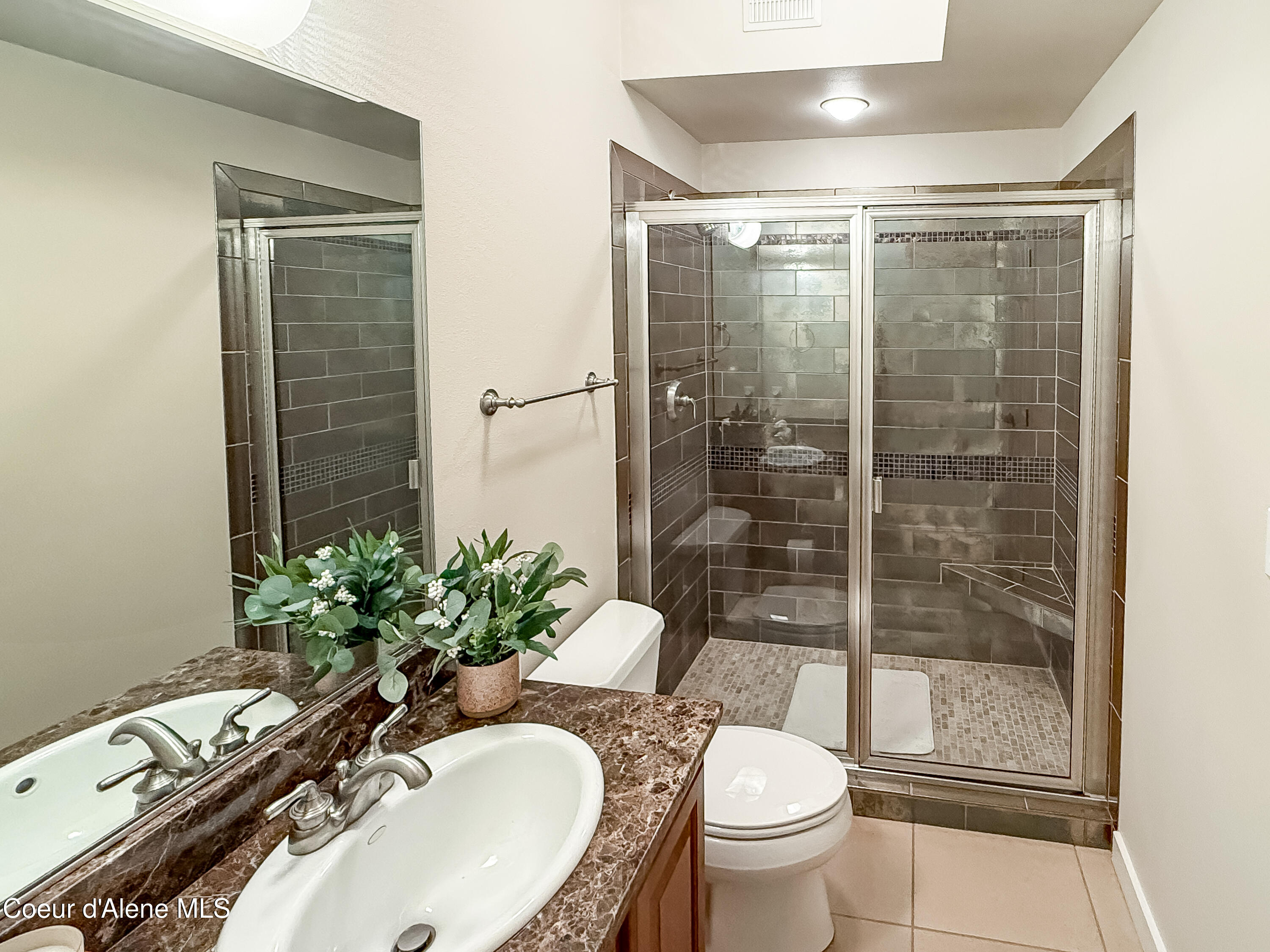 415 West Waterside Drive, Unit 404 Post Falls, ID 83854 - Photo 19 of 25 Main Bath
