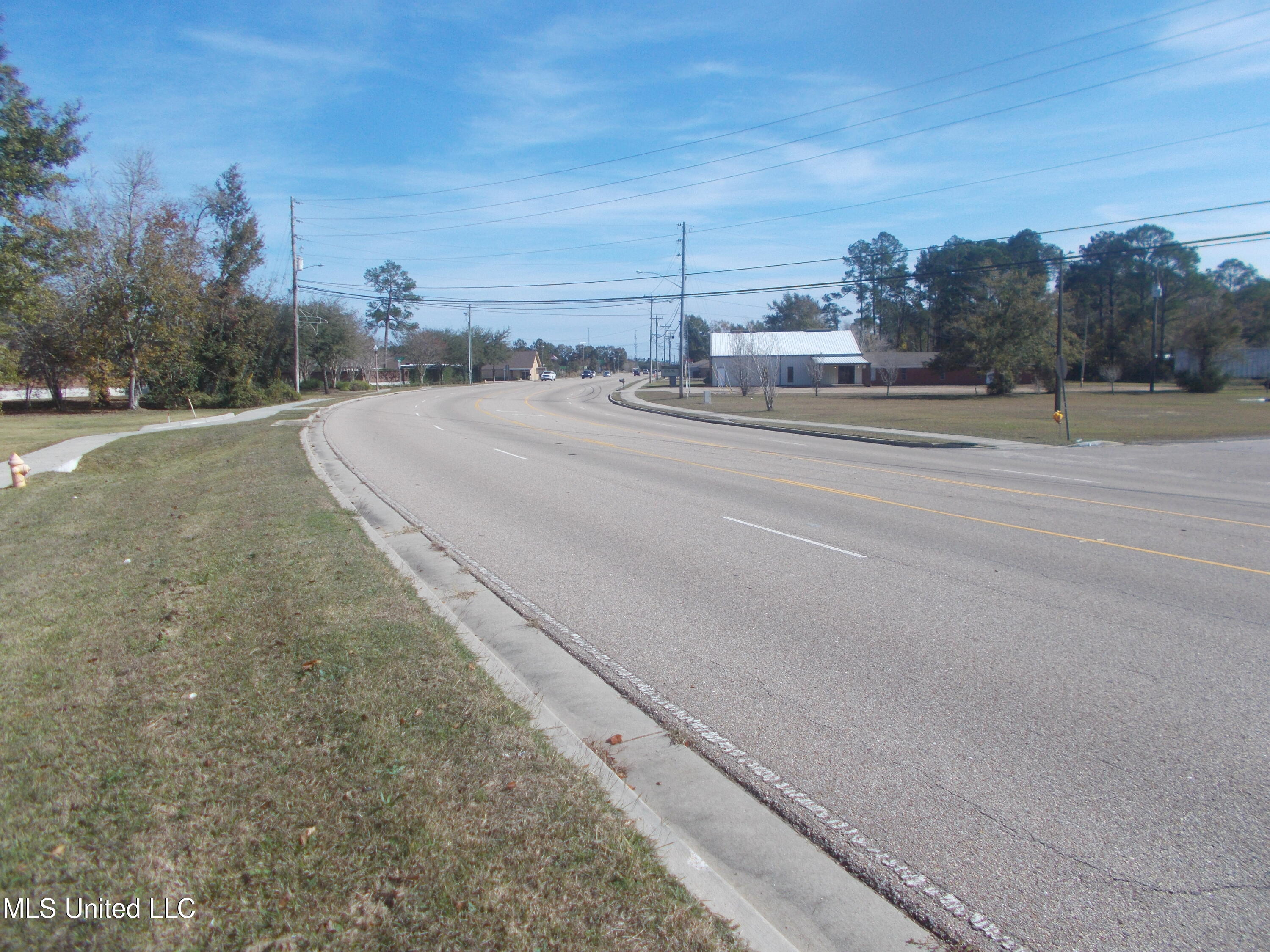 1896 Old Popp's Ferry Road Biloxi, MS 39532 - Photo 2 of 3 View E on Popps Ferry Rd