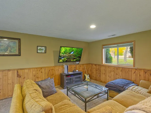 $289,900 | 151 8th Street South, Winsted, MN 55395