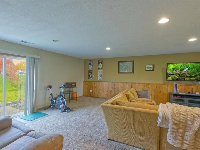 $289,900 | 151 8th Street South, Winsted, MN 55395