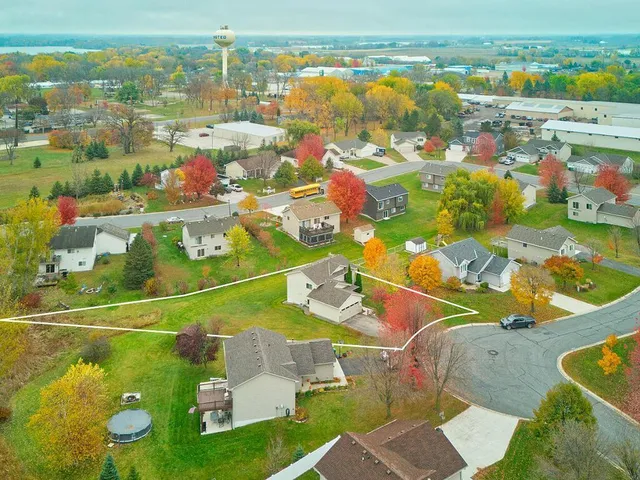 $289,900 | 151 8th Street South, Winsted, MN 55395