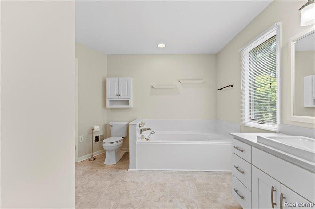 20859 Thorofare Road Grosse Ile, MI 48138 - Photo 21 of 53 Gallery Image 21