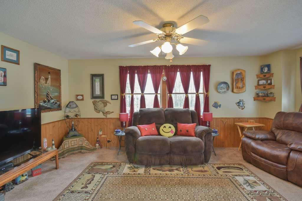 251 Lee Road Lincoln, ME 04457 - Photo 9 of 16 Living room