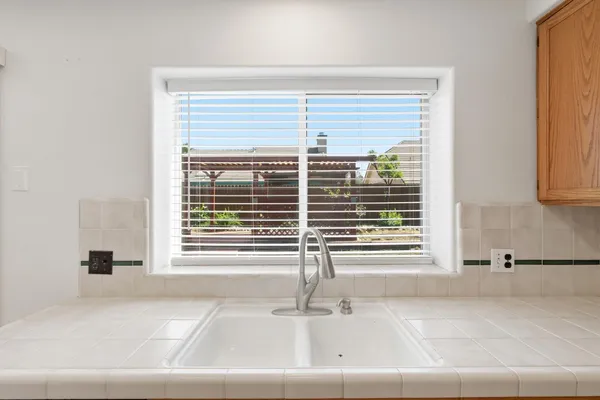 $524,000 | 865 McKelvy Avenue, Clovis, CA 93611