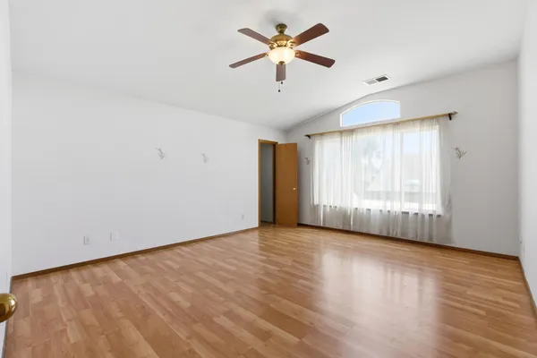 $524,000 | 865 McKelvy Avenue, Clovis, CA 93611
