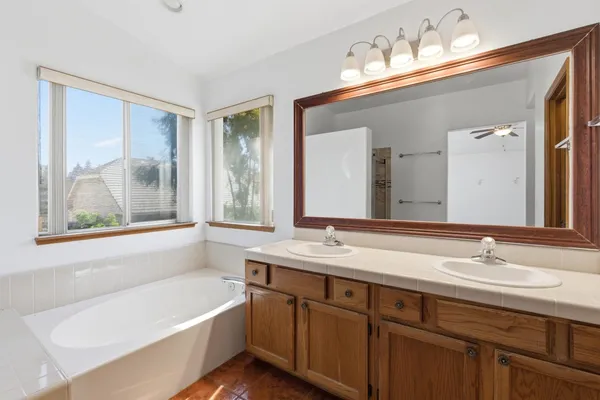 $524,000 | 865 McKelvy Avenue, Clovis, CA 93611