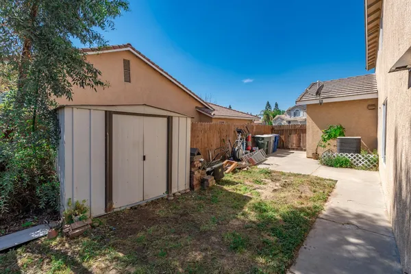$524,000 | 865 McKelvy Avenue, Clovis, CA 93611