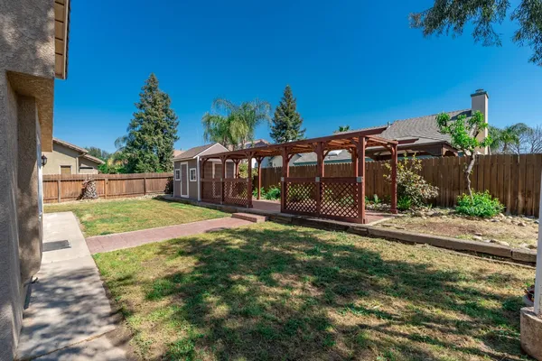 $524,000 | 865 McKelvy Avenue, Clovis, CA 93611