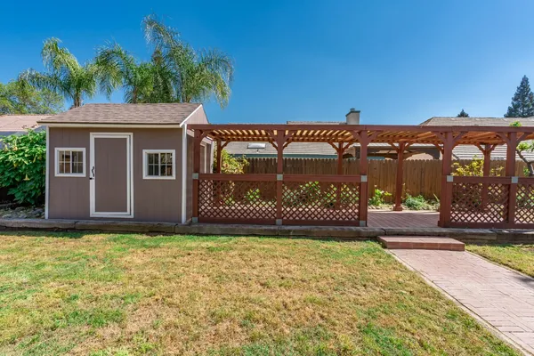 $524,000 | 865 McKelvy Avenue, Clovis, CA 93611
