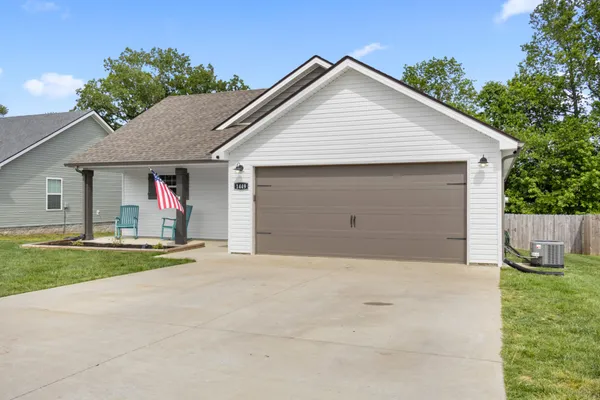 $305,000 | 1449 Fredrick Drive, Clarksville, TN 37042