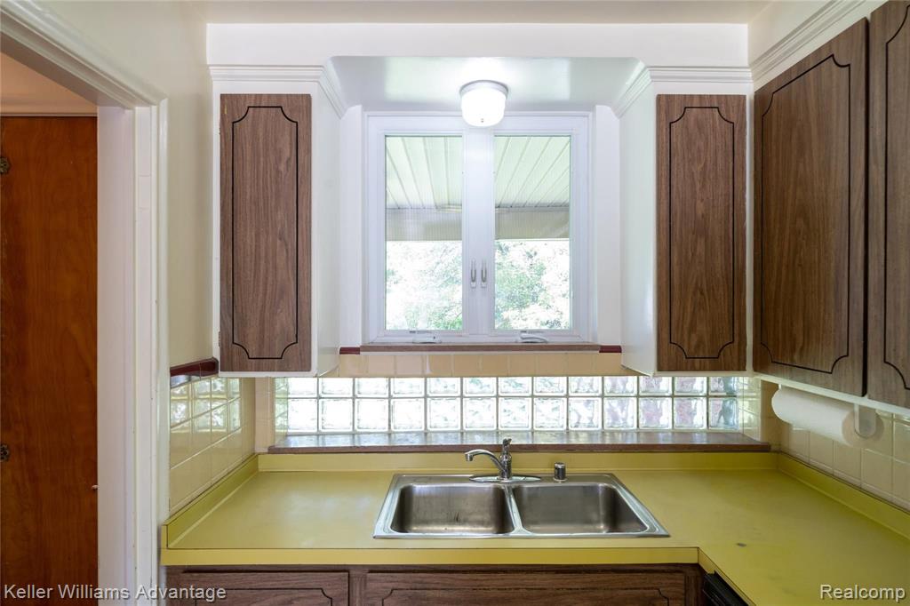 8407 Stephens Center Line, MI 48015 - Photo 26 of 40