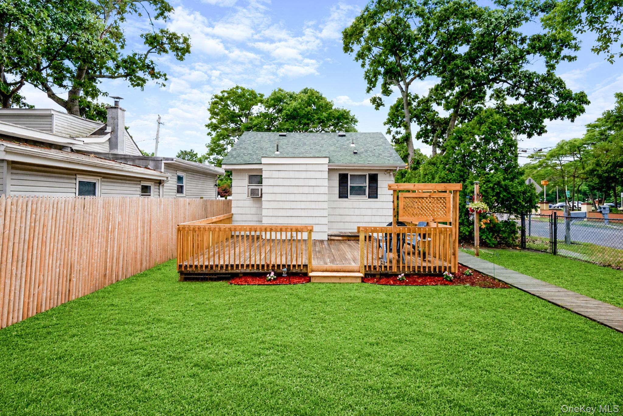 650 College Road Farmingville, NY 11738 - Photo 17 of 20